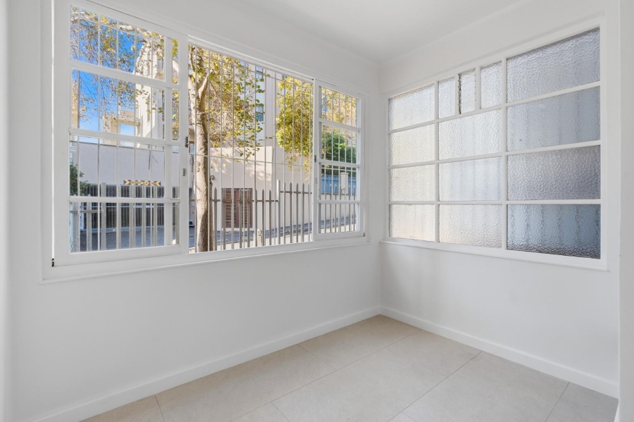 2 Bedroom Property for Sale in Sea Point Western Cape